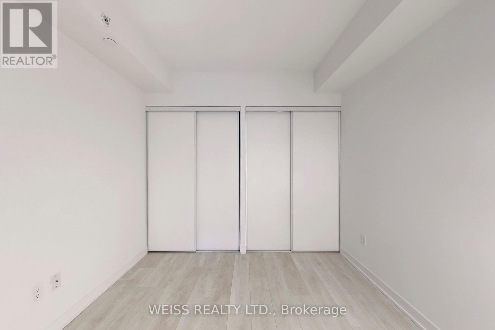 Photo 15 of 221 31 Tippett Road, Toronto ON