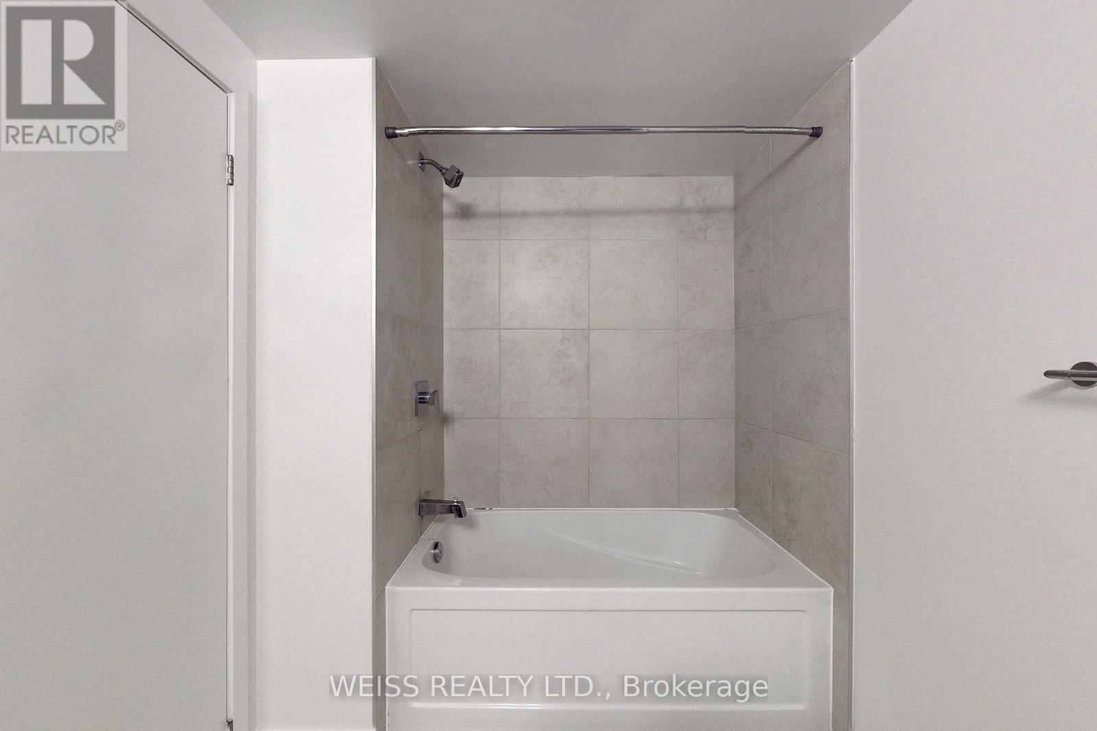 Photo 19 of 221 31 Tippett Road, Toronto ON