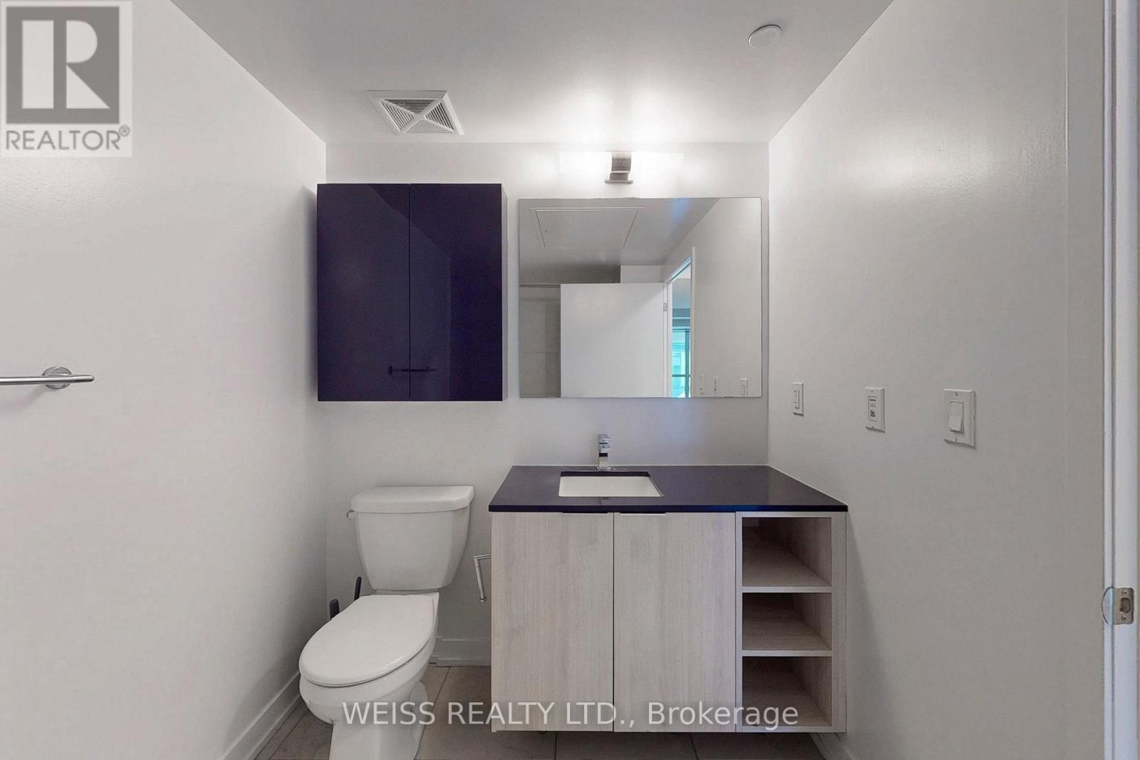 Photo 11 of 221 31 Tippett Road, Toronto ON