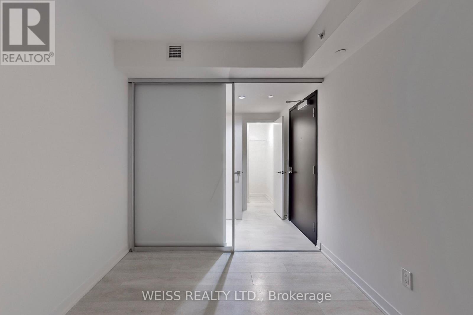 Photo 31 of 221 31 Tippett Road, Toronto ON