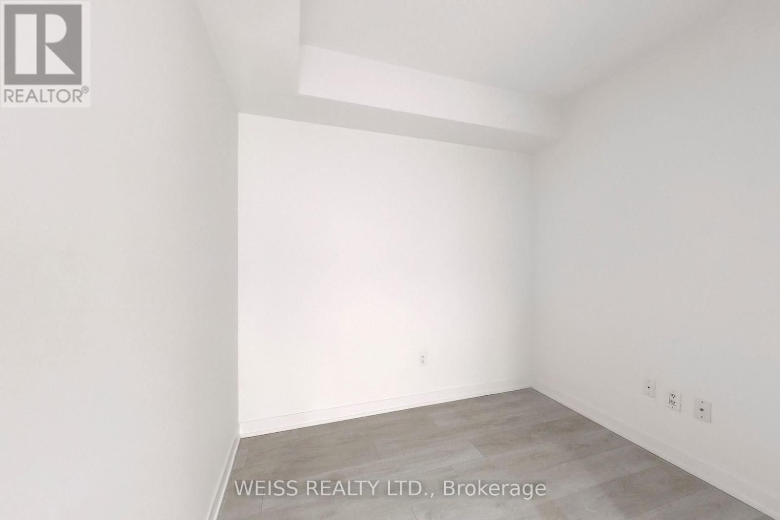Photo 8 of 221 31 Tippett Road, Toronto ON