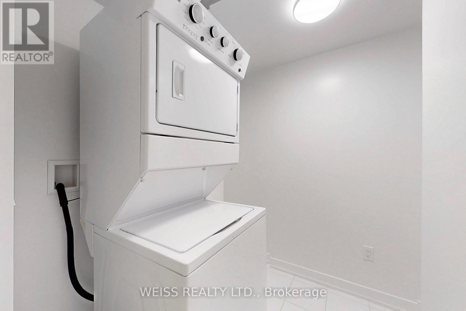 Photo 18 of 221 31 Tippett Road, Toronto ON