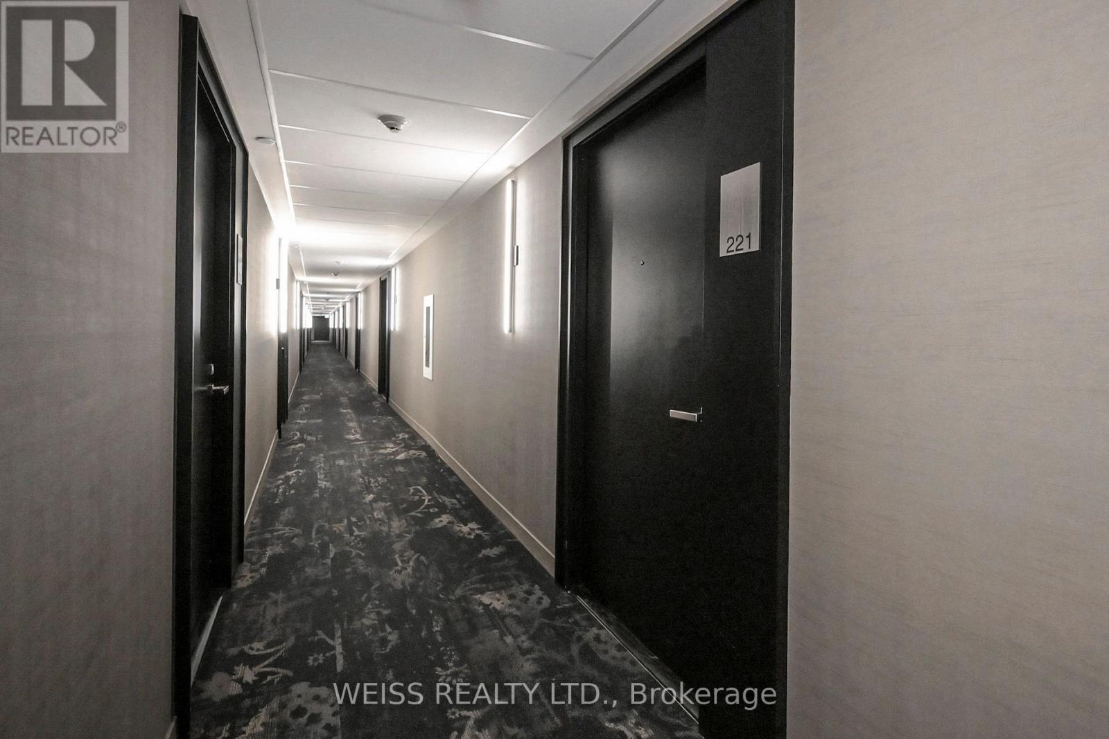 Photo 16 of 221 31 Tippett Road, Toronto ON