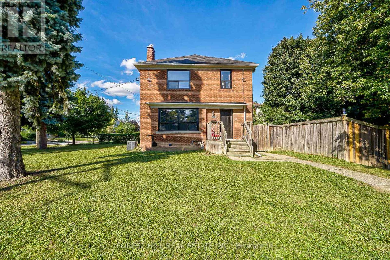 Photo 3 of 27 Westgate Boulevard, Toronto ON