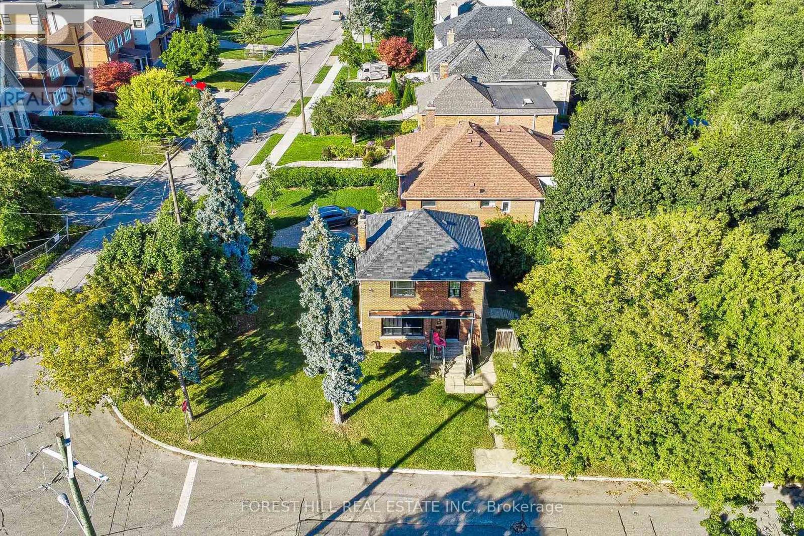 Photo 10 of 27 Westgate Boulevard, Toronto ON