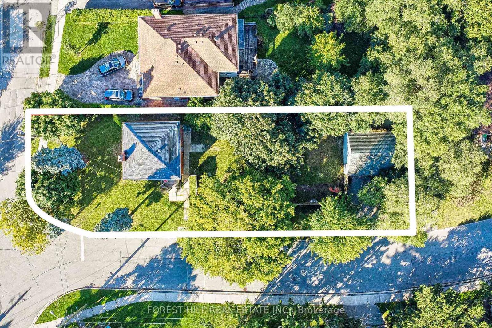 Photo 5 of 27 Westgate Boulevard, Toronto ON