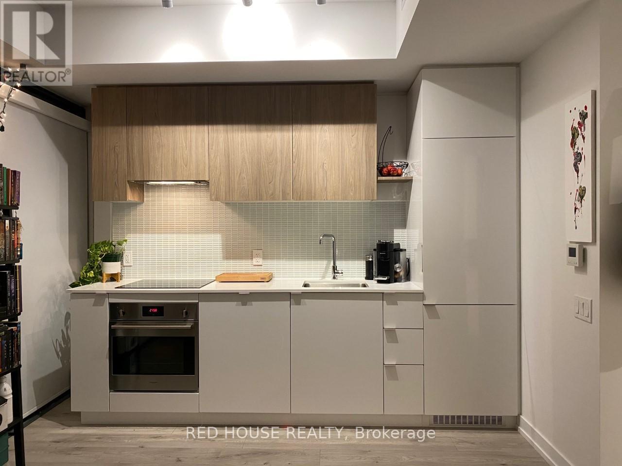Photo 3 of 1111 161 Roehampton Avenue, Toronto ON