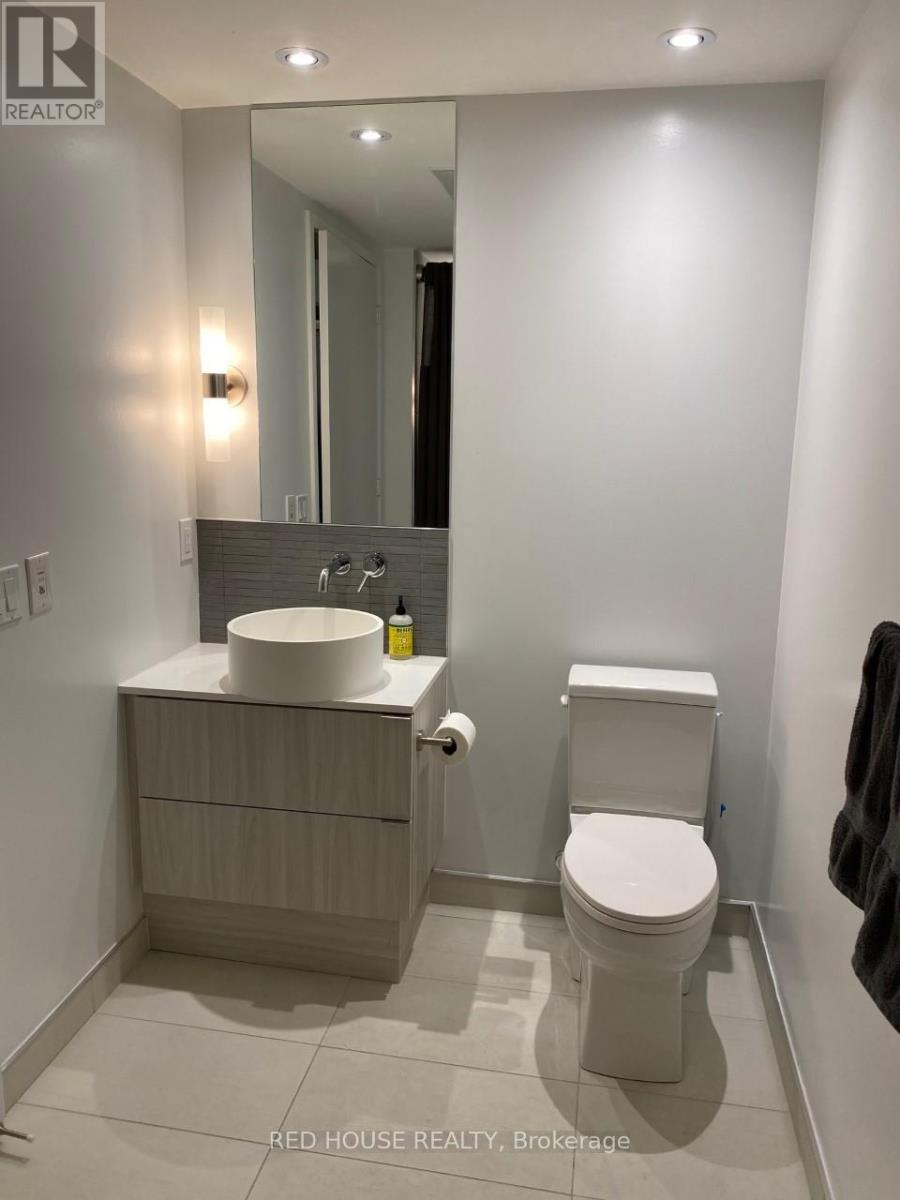 Photo 4 of 1111 161 Roehampton Avenue, Toronto ON