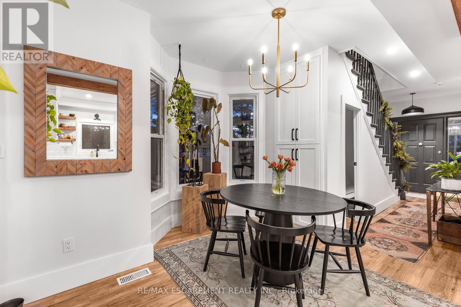 Photo 14 of 374 Ontario Street, Grimsby ON