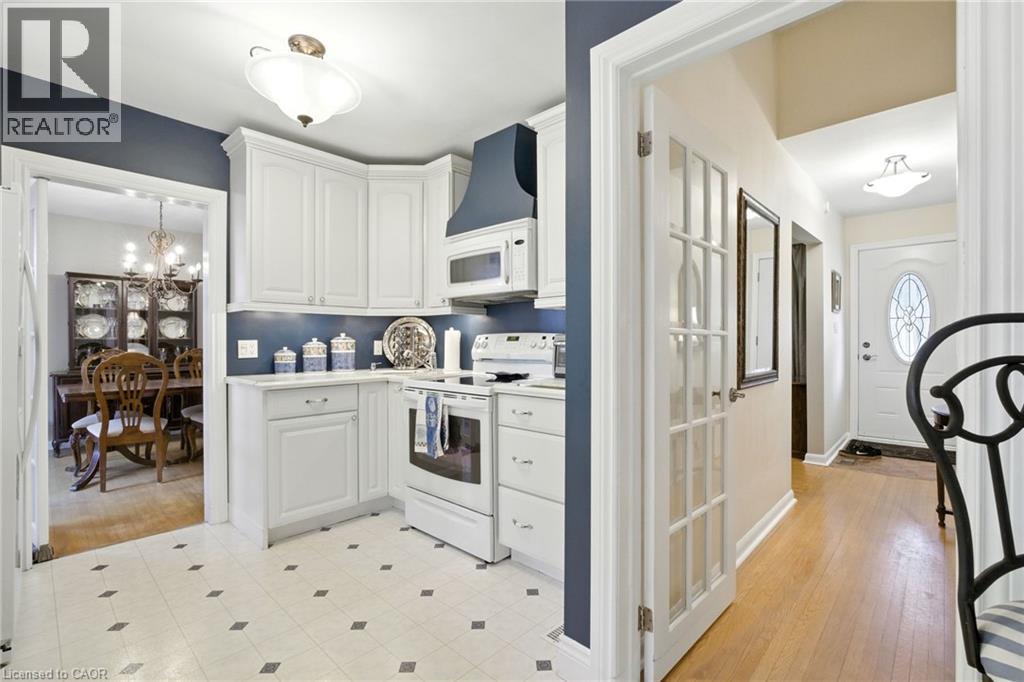Photo 11 of 4042 Melba Lane, Burlington ON