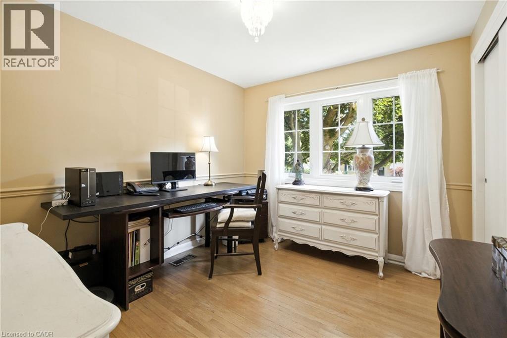 Photo 15 of 4042 Melba Lane, Burlington ON