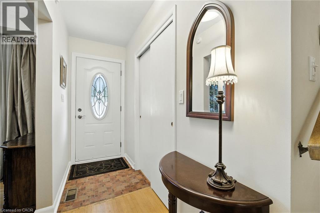 Photo 4 of 4042 Melba Lane, Burlington ON