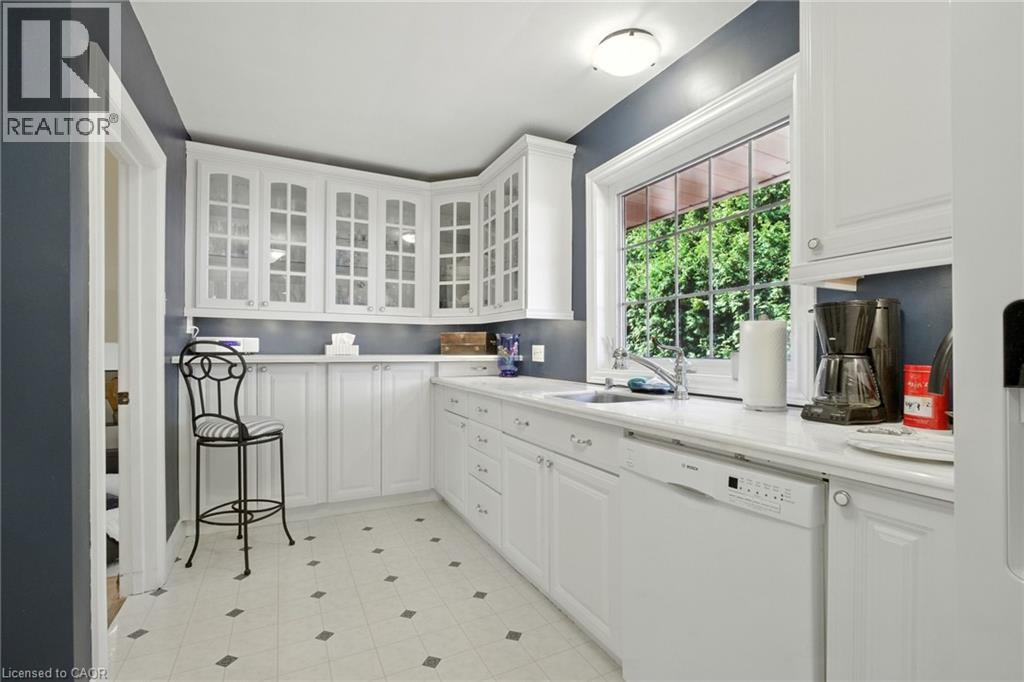 Photo 9 of 4042 Melba Lane, Burlington ON