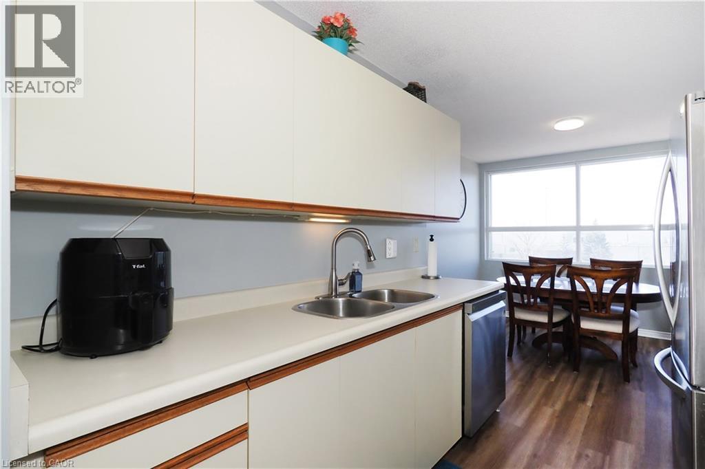 Photo 12 of 200 Jamieson Parkway Unit 516, Cambridge ON