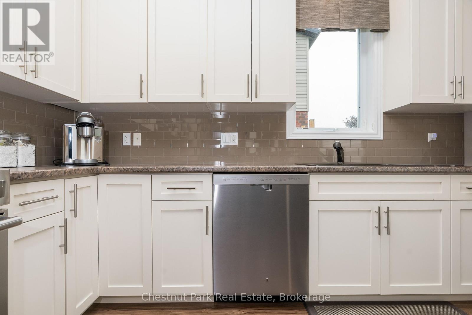 Photo 32 of 21 Portland Street, Collingwood ON