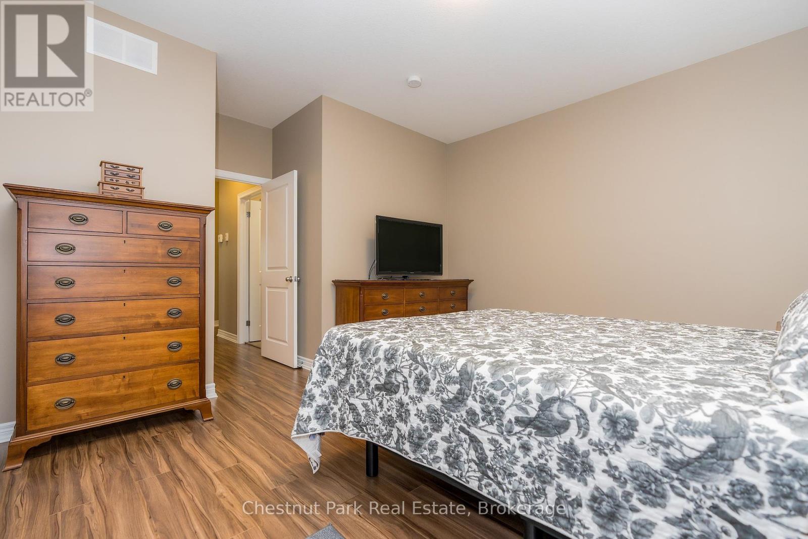 Photo 34 of 21 Portland Street, Collingwood ON