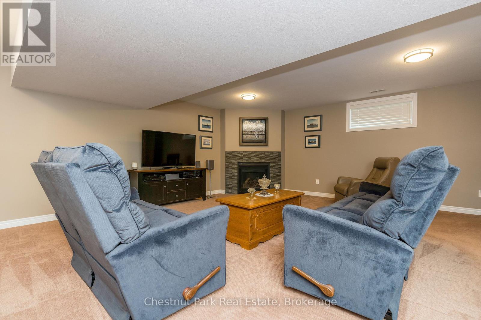 Photo 4 of 21 Portland Street, Collingwood ON