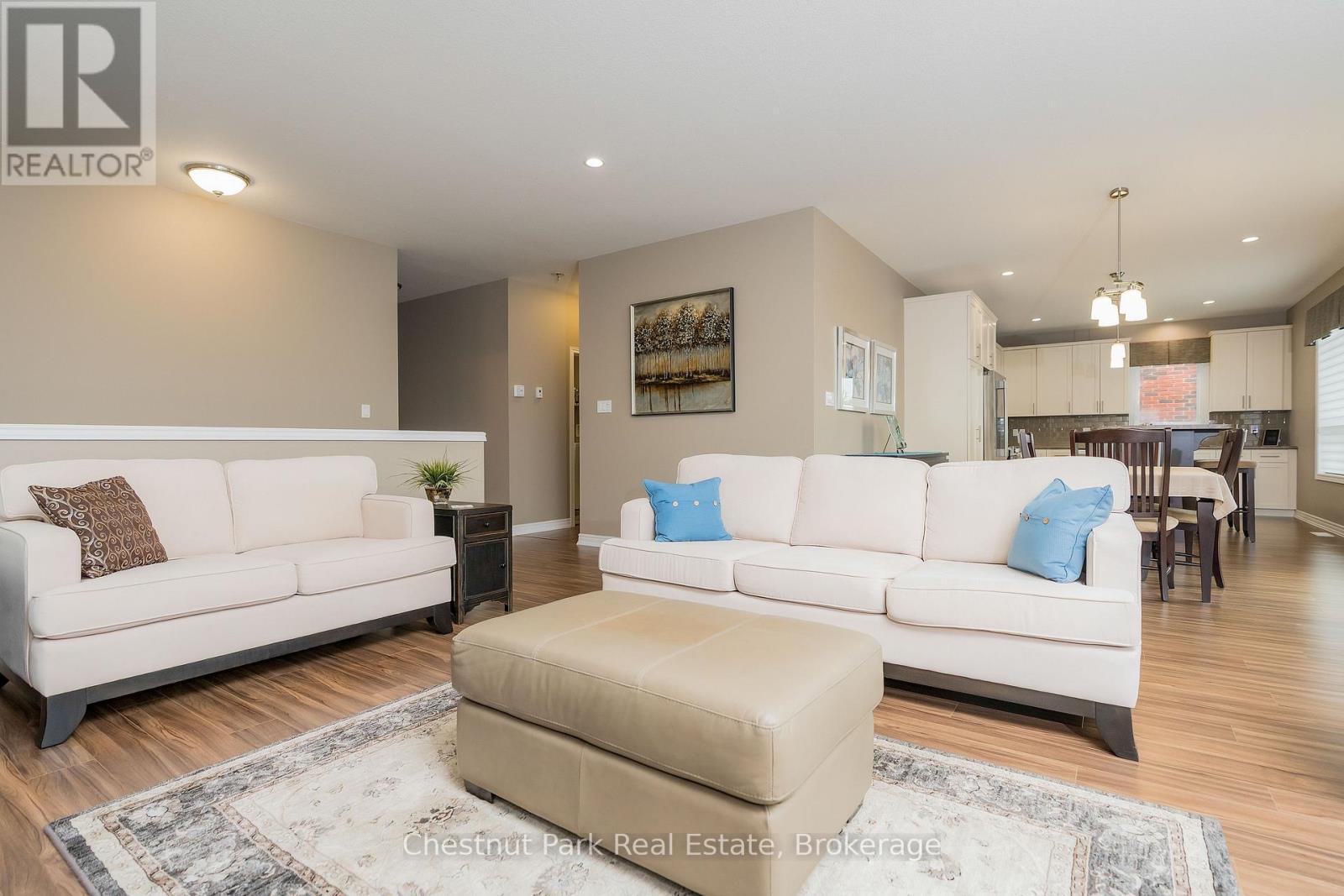 Photo 2 of 21 Portland Street, Collingwood ON