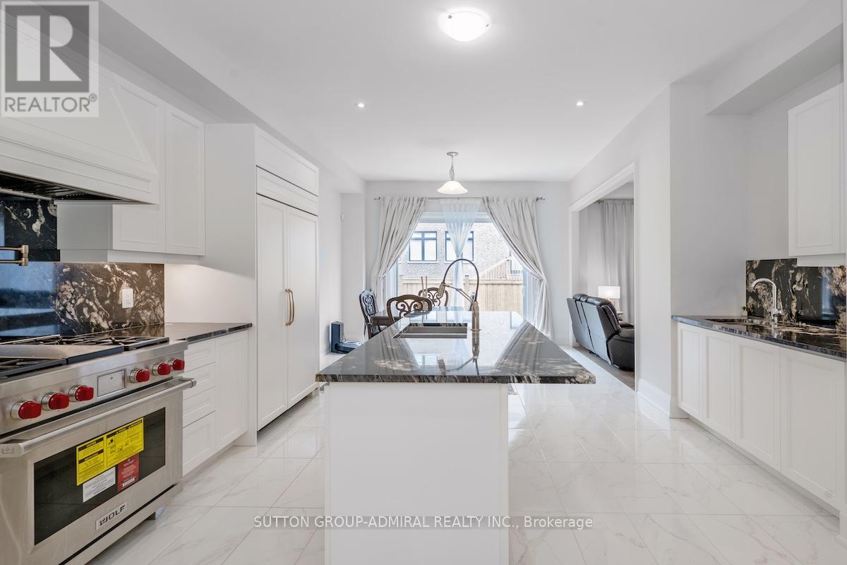 Photo 11 of 42 Solar Street, Richmond Hill ON