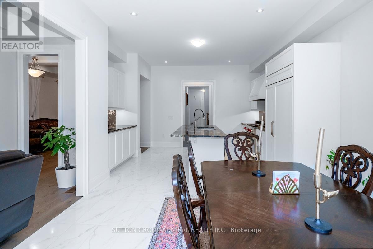 Photo 12 of 42 Solar Street, Richmond Hill ON