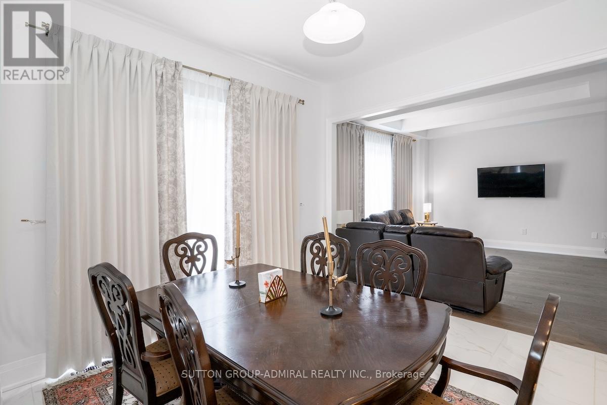 Photo 14 of 42 Solar Street, Richmond Hill ON