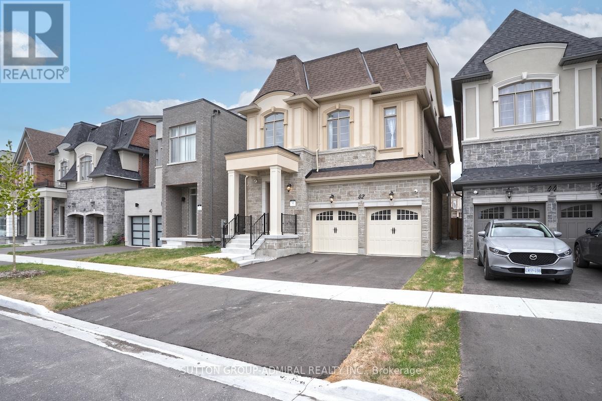 Photo 2 of 42 Solar Street, Richmond Hill ON