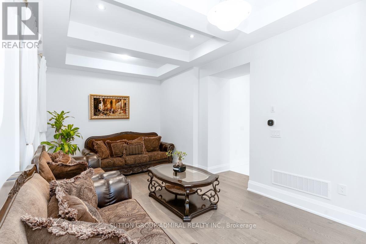 Photo 21 of 42 Solar Street, Richmond Hill ON