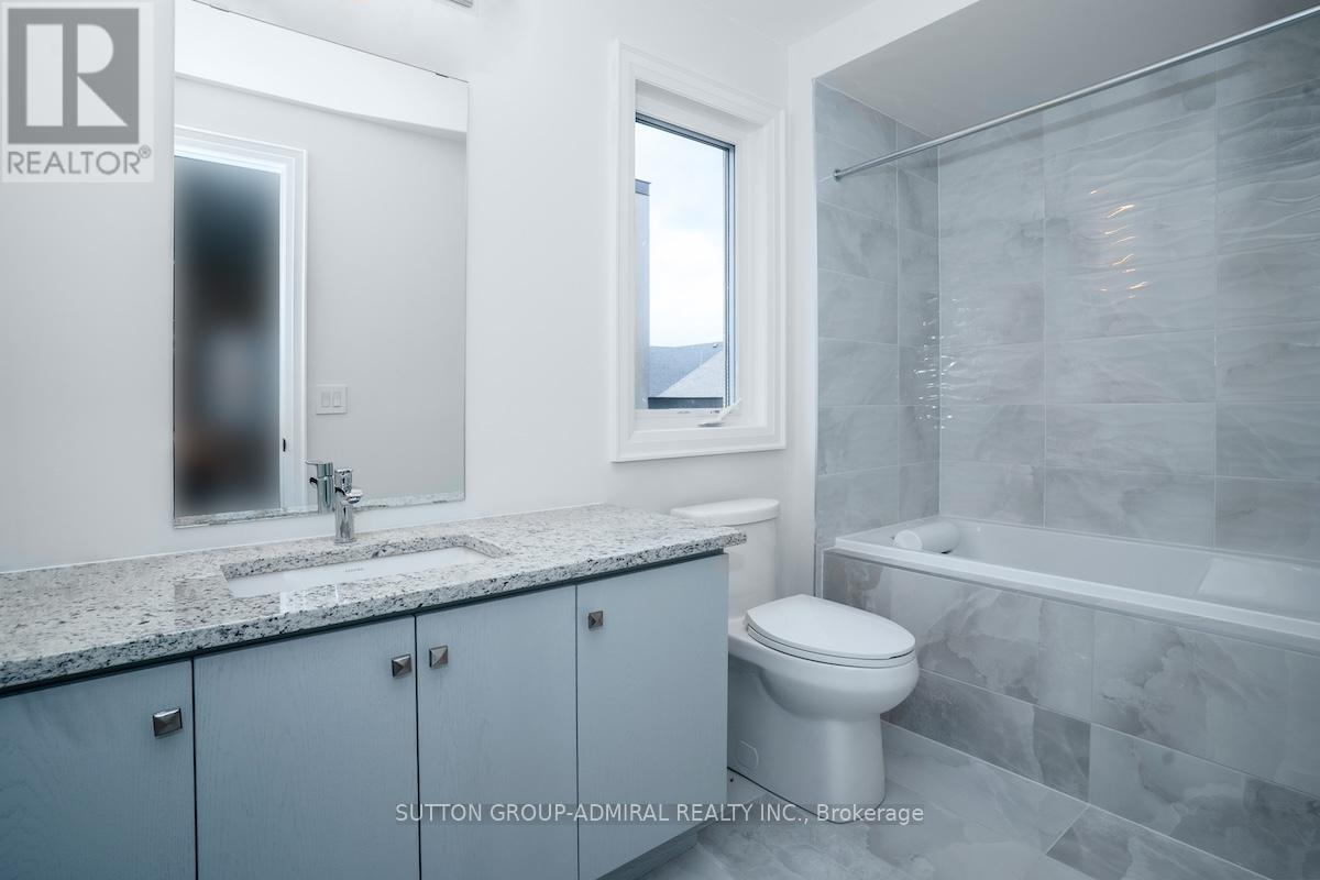 Photo 22 of 42 Solar Street, Richmond Hill ON