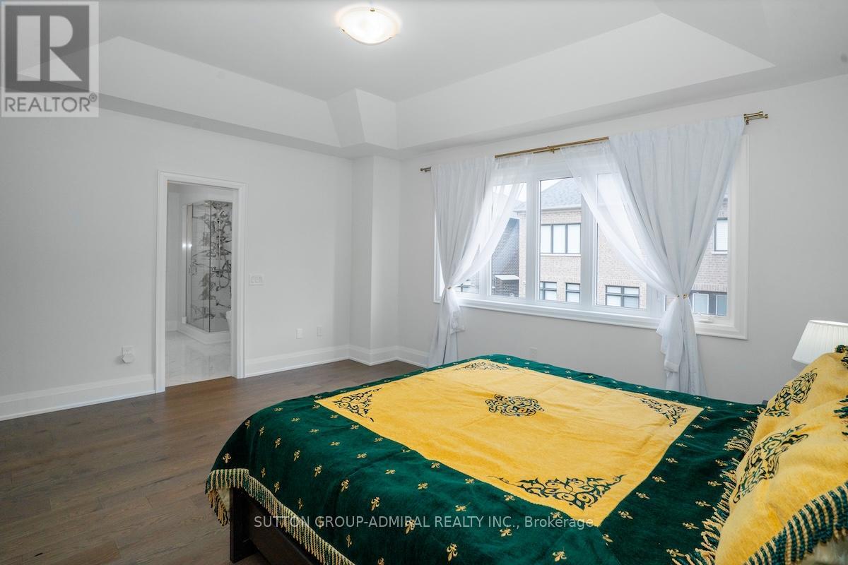 Photo 31 of 42 Solar Street, Richmond Hill ON