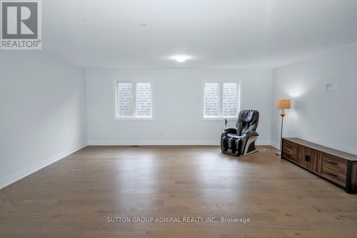Photo 40 of 42 Solar Street, Richmond Hill ON