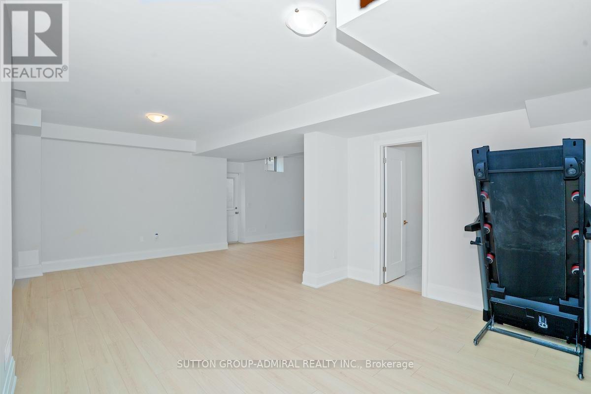 Photo 43 of 42 Solar Street, Richmond Hill ON