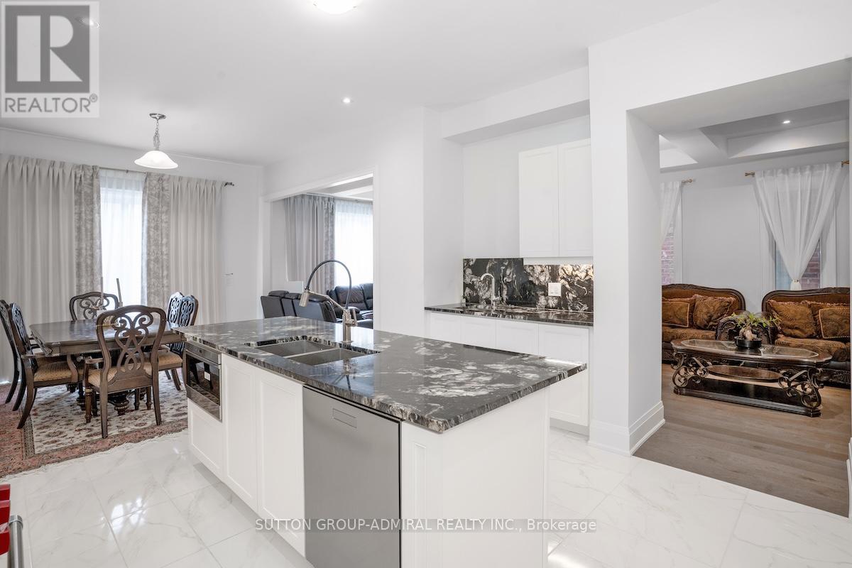 Photo 7 of 42 Solar Street, Richmond Hill ON