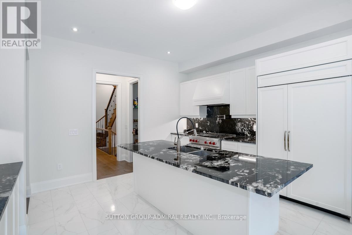 Photo 8 of 42 Solar Street, Richmond Hill ON