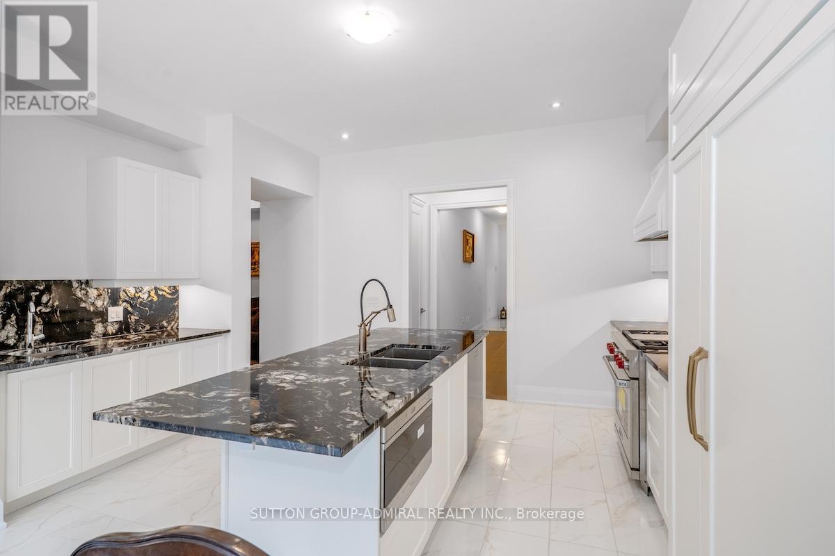 Photo 9 of 42 Solar Street, Richmond Hill ON