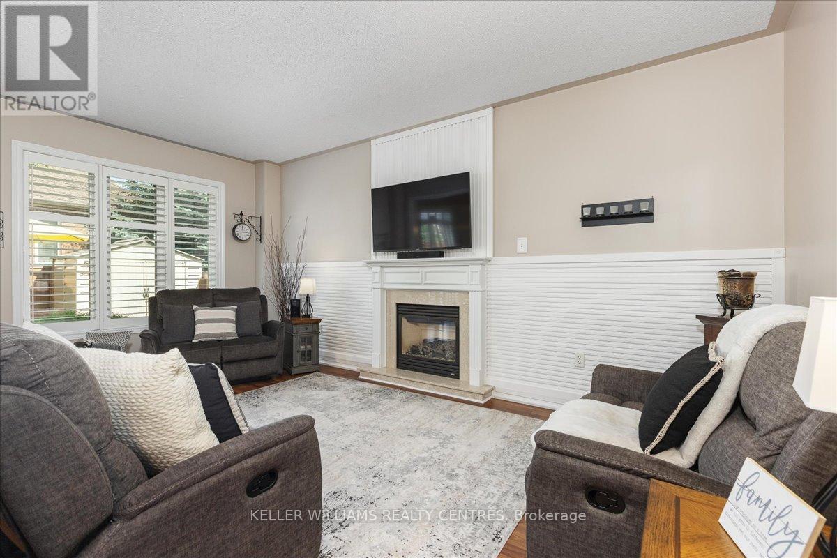 Photo 21 of 47 Ames Crescent, Aurora ON