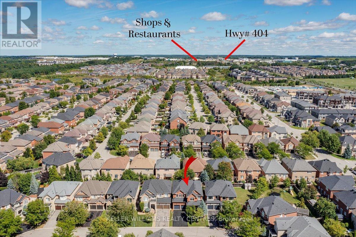 Photo 10 of 47 Ames Crescent, Aurora ON