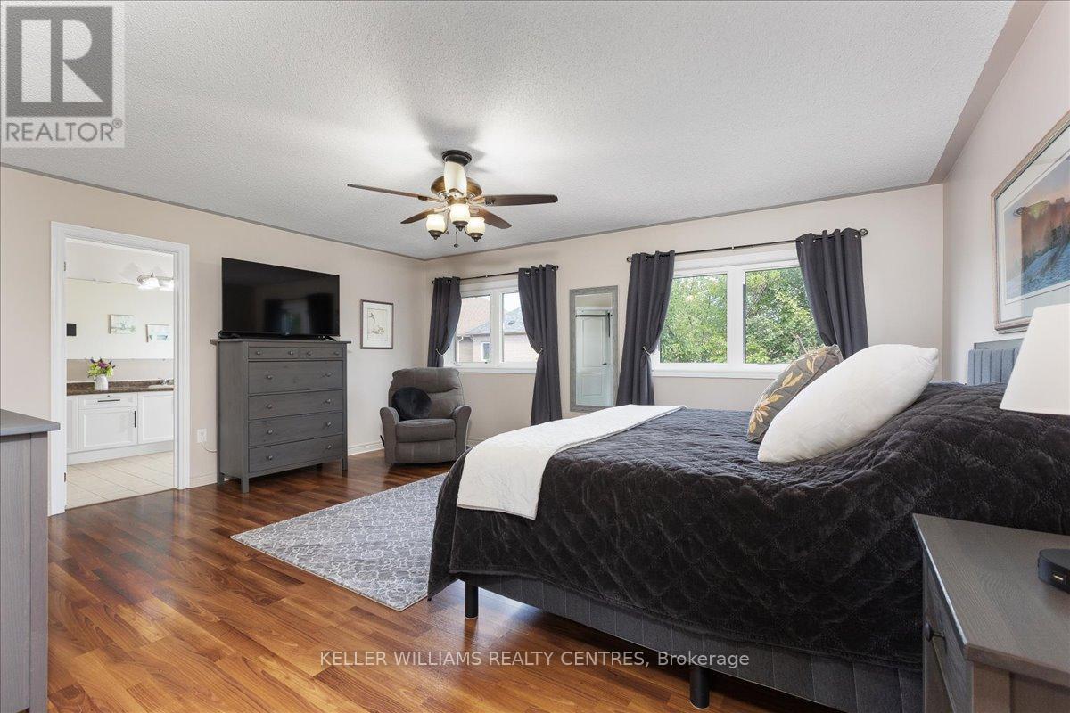 Photo 42 of 47 Ames Crescent, Aurora ON