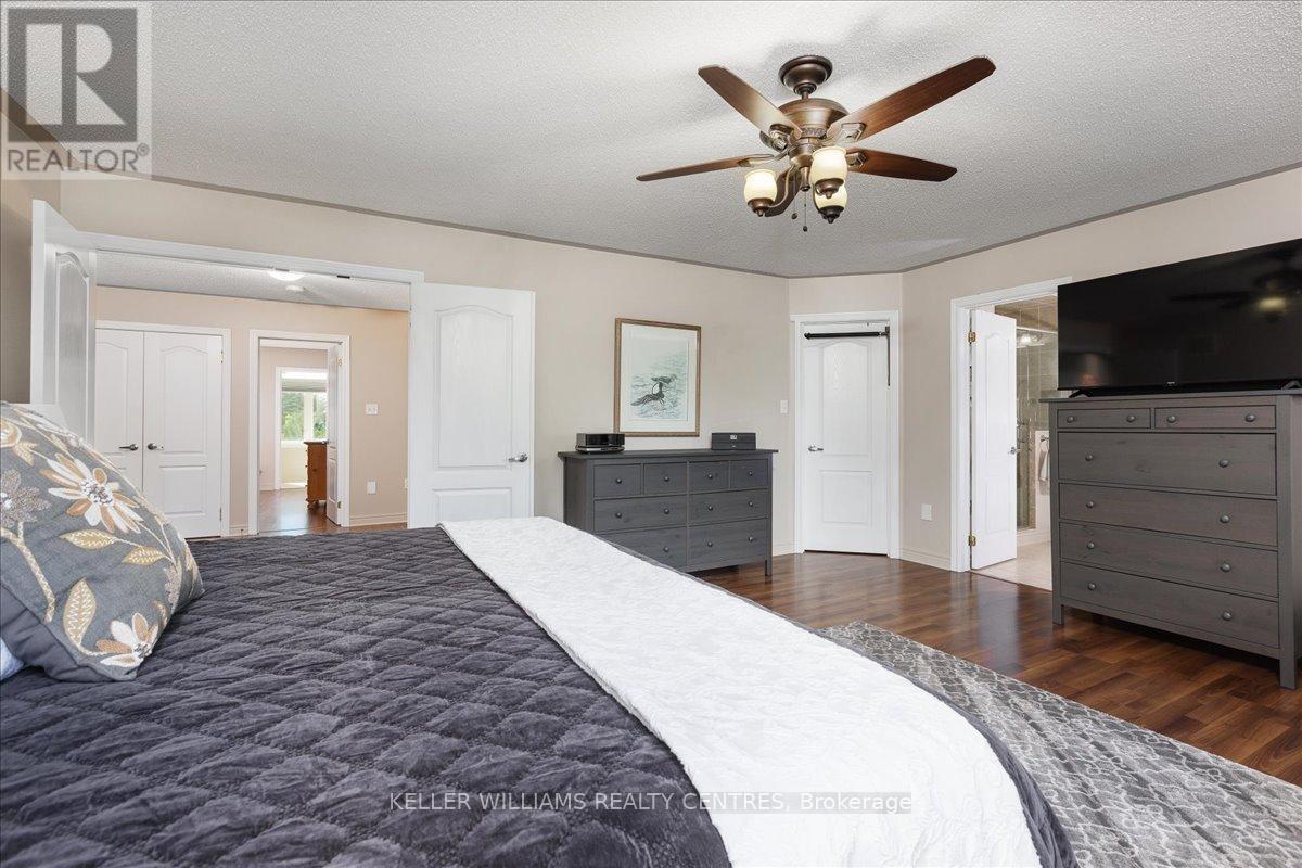 Photo 14 of 47 Ames Crescent, Aurora ON