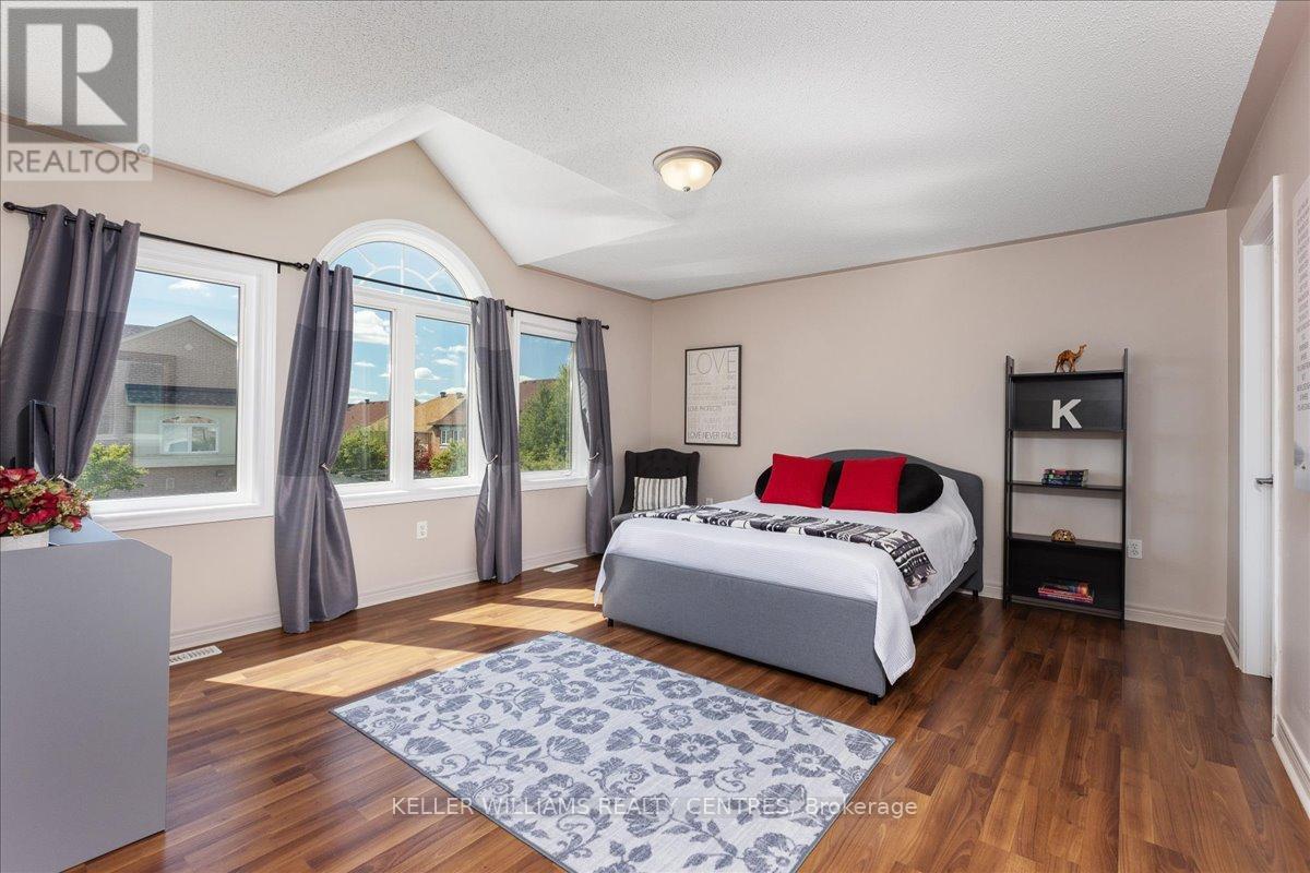 Photo 40 of 47 Ames Crescent, Aurora ON