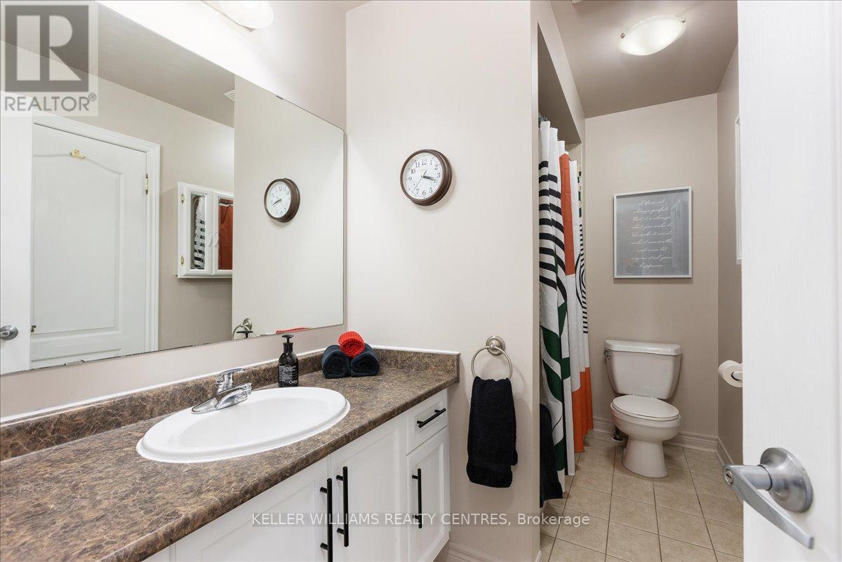 Photo 45 of 47 Ames Crescent, Aurora ON
