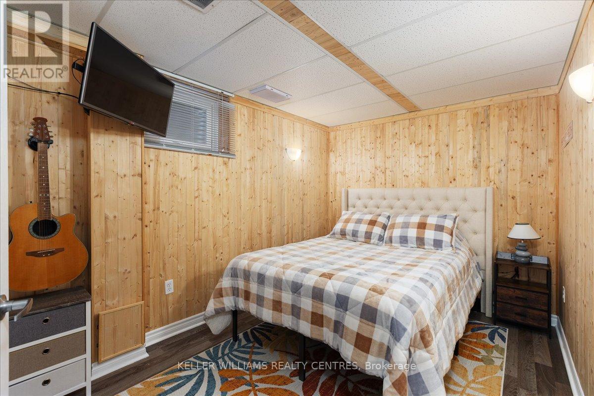 Photo 7 of 47 Ames Crescent, Aurora ON