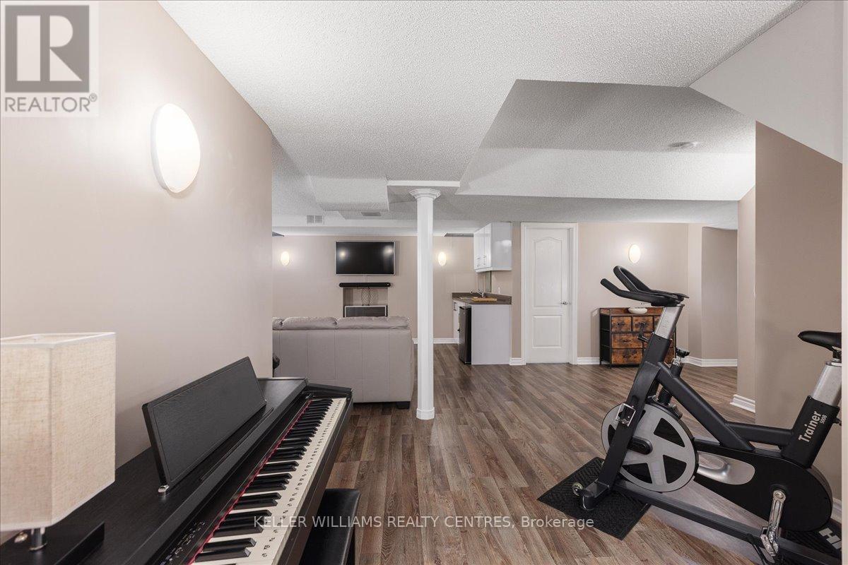 Photo 46 of 47 Ames Crescent, Aurora ON