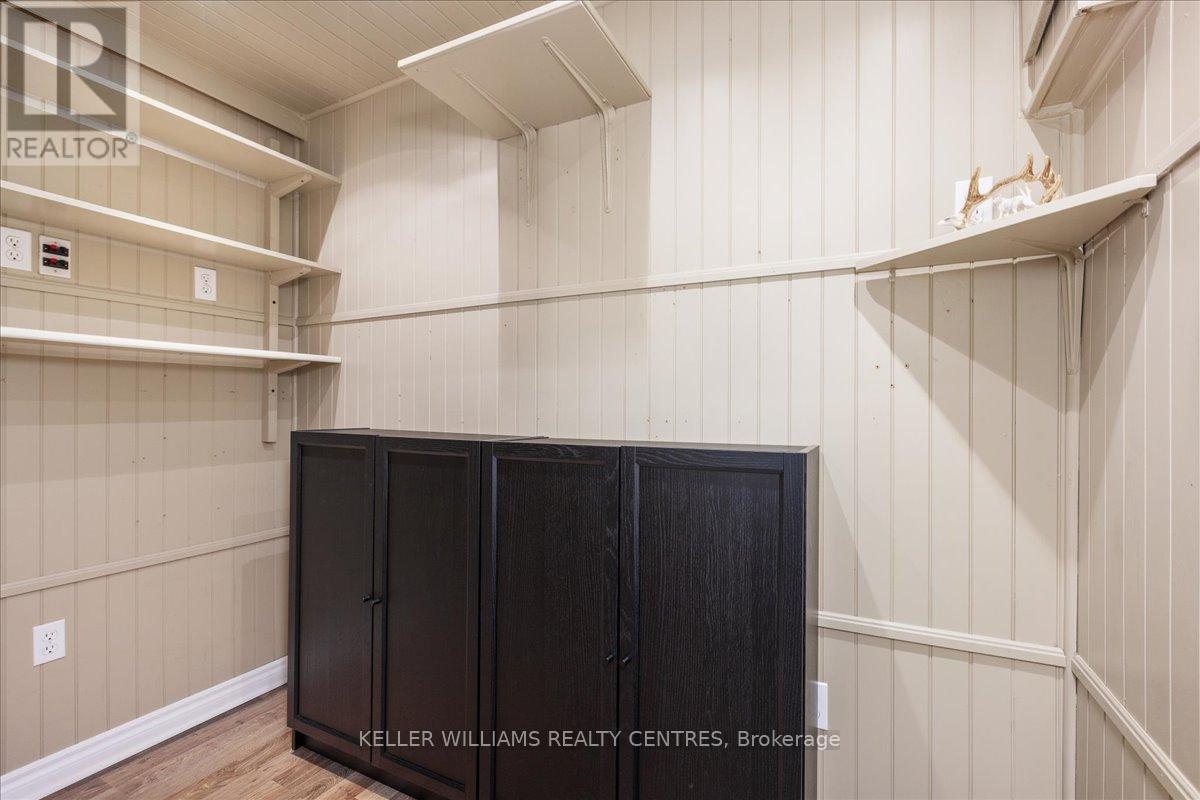 Photo 16 of 47 Ames Crescent, Aurora ON