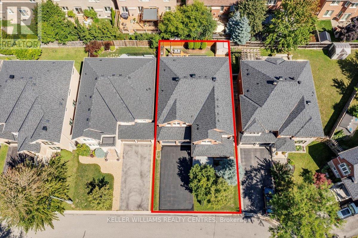 Photo 24 of 47 Ames Crescent, Aurora ON