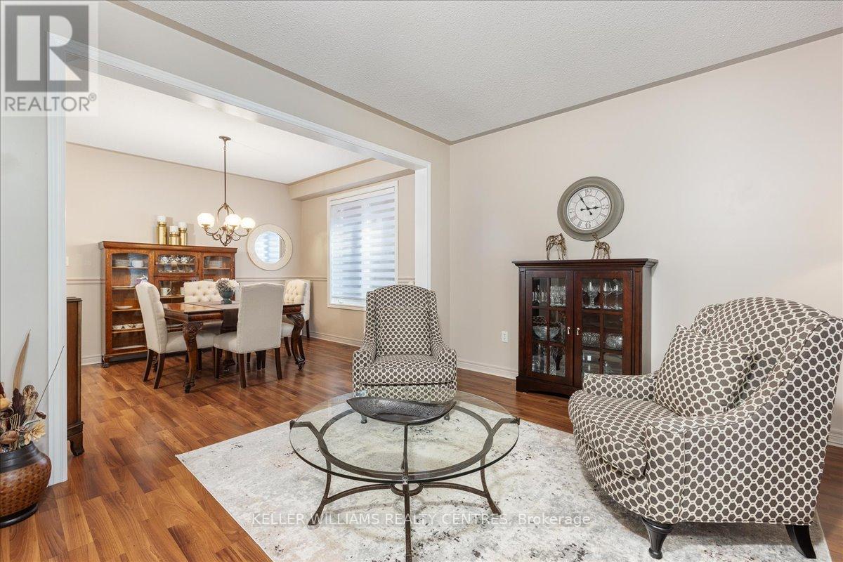 Photo 37 of 47 Ames Crescent, Aurora ON