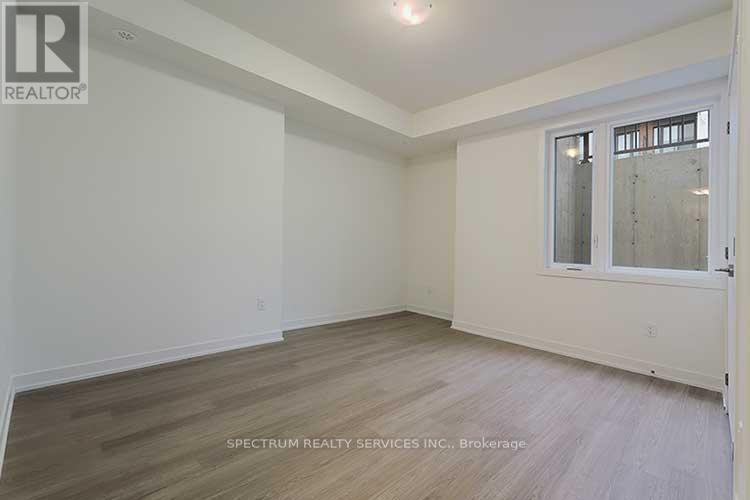 Photo 9 of 1001 14 David Eyer Road, Richmond Hill ON