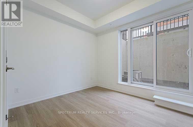 Photo 1 of 1001 14 David Eyer Road, Richmond Hill ON
