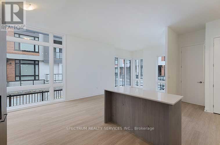 Photo 3 of 1001 14 David Eyer Road, Richmond Hill ON