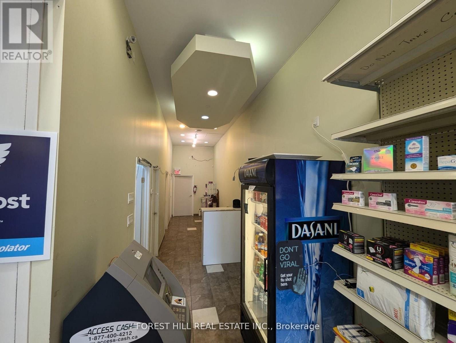 Photo 4 of 9100 Jane Street, Vaughan ON