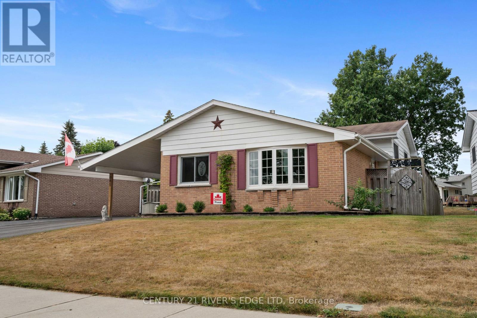 Photo 5 of 801 Tupper Street, Brockville ON